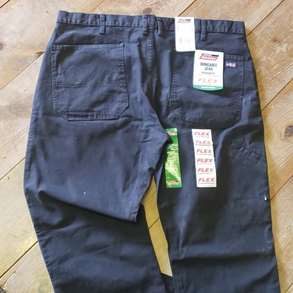 Men's Black Cargo Jeans - Picture 3 of 4